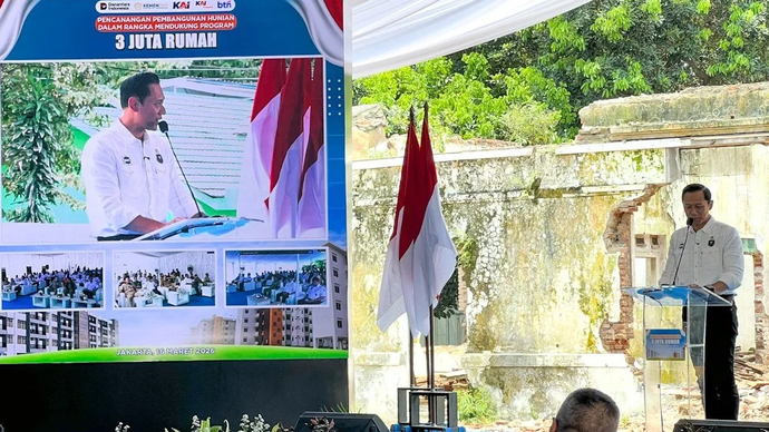 Menteri Koordinator Bidang Infrastruktur dan Pembangunan Kewilayahan Agus Harimurti Yudhoyono (AHY) memberi sambutan dalam Pencanangan Pembangunan Hunian Dalam Rangka Mendukung Program 3 Juta Rumah di lahan aset PT Kereta Api Indonesia di kawasan Stasiun Manggarai Jakarta, Senin (16/3/2026). ANTARA/Harianto
