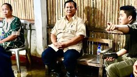 Presiden Prabowo Subianto mengunjungi masyarakat terdampak banjir di Babelan, Kabupaten Bekasi, Jawa Barat, pada Sabtu, 8 Maret 2025.
