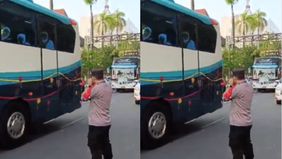 Beredar video memperlihatkan seorang polisi mengusap air mata ketika melihat rombongan jemaah haji berangkat. Hal tersebut menjadi viral di media sosial.