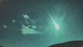 Pecahan komet yang menari langit Spanyol dan Portugal pada Sabtu lalu, 18 Mei 2024. Menurut Badan Antariksa Eropa (ESA) pecahan komet tersebut menerangi langit seperti di film-film.