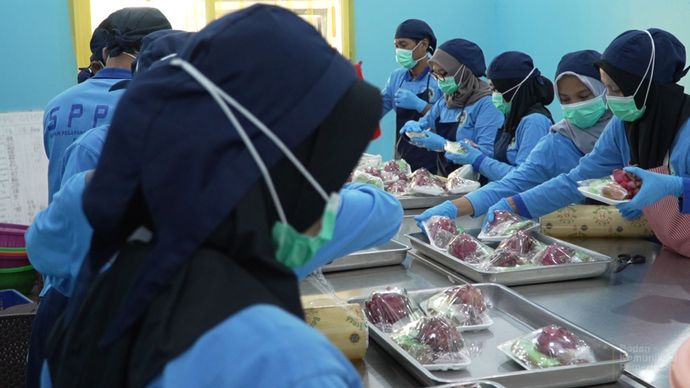 Penyandang Tunarungu Wicara Jadi Pegawai Dapur MBG