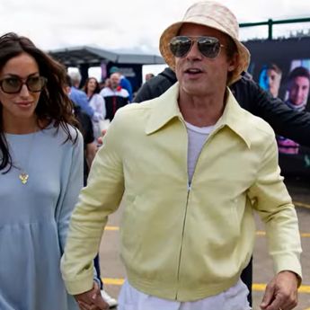 Brad Pitt dan Ines de Ramon Pamer Kemesraan saat Nonton Formula 1