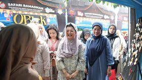 Ketua Tim Penggerak PKK sekaligus Penasihat Dharma Wanita Persatuan (DWP) Provinsi DKI Jakarta, Endang Nugrahani atau yang akrab disapa Hani Pramono, meninjau langsung kegiatan Safari Ramadan dan Pasar Ibu Bisa di Masjid Sunda Kelapa.