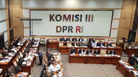 Ketua Komisi III DPR RI, Habiburokhman menekankan pentingnya penggunaan kamera pengawas (CCTV) di lingkungan kepolisian sebagai langkah strategis dalam memperbaiki sistem penegakan hukum di Indonesia.