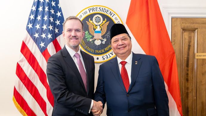 enteri Koordinator Bidang Perekonomian Airlangga Hartarto dengan United States Trade Representative (USTR) Ambassador Jamieson Greer