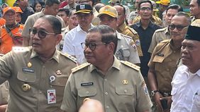 Setelah puluhan tahun nyaris tak tersentuh pembangunan, Jalan di RW 06 Karet, Tengsin, Jakarta Pusat, akhirnya kembali mulus. Gubernur DKI Jakarta, Pramono Anung secara langsung meninjau sekaligus meresmikan pengaspalan jalan yang selama lebih dari 3