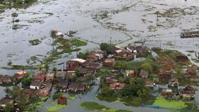 Banjir bandang menimba Brasil yang menewaskan hampir 90 orang dan lebih dari 130 orang belum ditemukan.