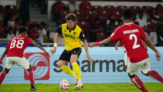 Striker Timnas Indonesia, Ole Romeny saat tampil memperkuat Oxford United di Piala Presiden 2025.