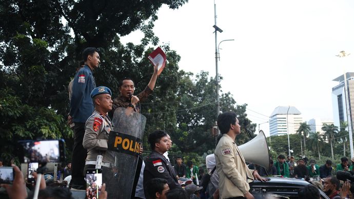 Mensesneg Kompak Nyanyikan &ldquo;Darah Juang