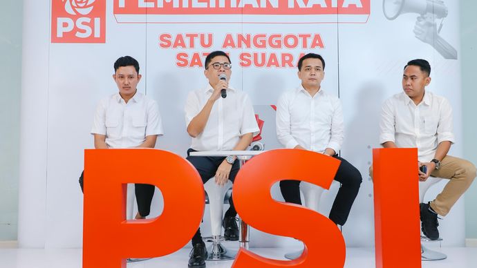 Ketua Steering Committee Pemilihan Raya PSI, Andy Budiman (pegang mic) 