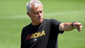 Jose Mourinho angkat bicara terkait rumor kepulangannya ke Real Madrid. Pelatih Benfica itu mengonfirmasi bahwa agennya, Jorge Mendes, memang sedang menjalin komunikasi dengan Real Madrid, namun dirinya belum mengambil keputusan terkait masa depan ka