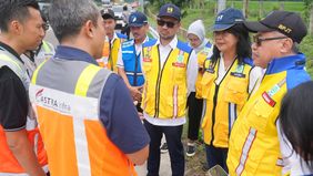 Wakil Menteri Pekerjaan Umum (PU) Diana Kusumastuti melakukan inspeksi dan evaluasi empat ruas tol di Jawa Barat yakni Ruas Jalan Tol Jakarta – Cikampek, Ruas Jalan Tol Cikampek – Palimanan, Ruas Jalan Tol Cileunyi – Sumedang – Dawuan dan Jalan Tol C