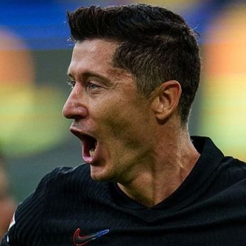 Jelang Duel Dortmund vs Barcelona, Hansi Flick Bandingkan Lewandowski dengan Cristiano Ronaldo