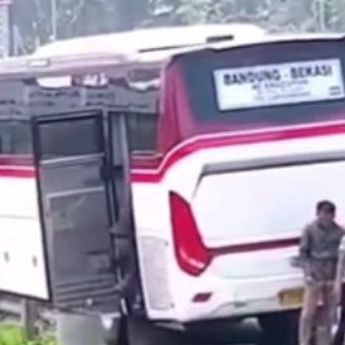 Bus Primajasa Tabrak Kendaraan Petugas Tol di Cipularang, Berawal dari Manuver ke Bahu Jalan