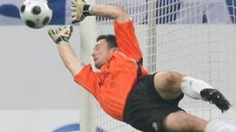 Kisah Dennis Eilhoff, Mantan Kiper Klub Bundesliga yang Jago Menangkap Maling