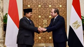 Menteri Pertahanan Republik Indonesia, Prabowo Subianto, melakukan kunjungan penting ke Istana Kepresidenan Al Ittihadiya, Mesir, untuk bertemu dengan Presiden Abdel Fattah El-Sisi pada Rabu, 18 Desember 2024.