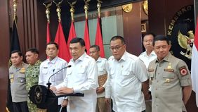 Menteri Koordinator Bidang Politik dan Keamanan (Menkopolkam) Djamari Chaniago meminta pemerintah daerah Kalimantan Tengah dan Kalimantan Barat menghentikan sementara izin pembakaran lahan untuk kepentingan perkebunan selama kondisi El Nino.