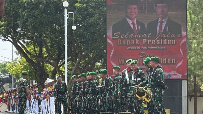 Wakil Presiden RI, Gibran Rakabuming Raka, meninggalkan Akademi Militer di Kota Magelang, Jawa Tengah, setelah mengikuti Retret