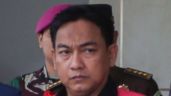 Ketua Ombudsman RI 2026-2031 Hery Susanto menggunakan rompi tahanan seusai menjalani pemeriksaan dan penetapan tersangka di Gedung Bundar Jampidsus Kejaksaan Agung, Jakarta, Kamis (16/4/2026). ANTARA FOTO/Muhammad Iqbal/agr/am.