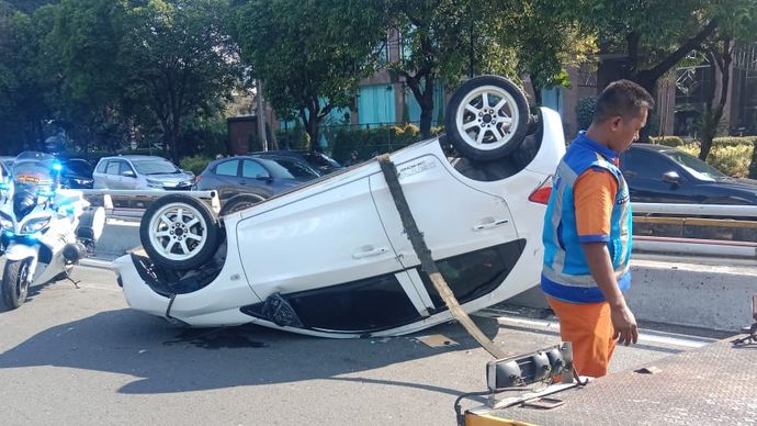 Kecelakaan di Tol Dalam Kota Arah Cawang