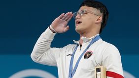 Lifter Rizki Juniansyah mempersembahkan emas bagi Indonesia pada Olimpiade Paris 2024.