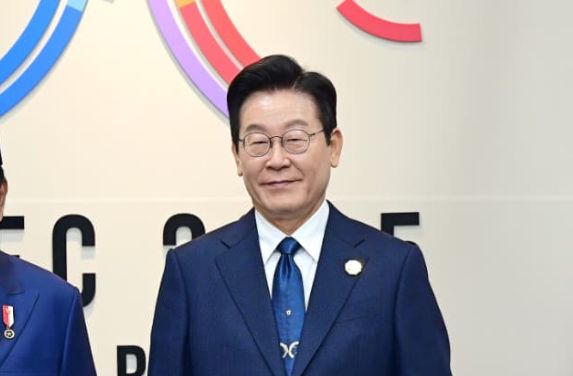 Lee Jae Myung <b>(Sekretariat Presiden)</b>