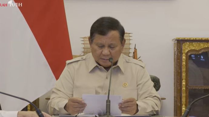 Presiden Prabowo Pimpin Rapat Terbatas Penanganan Bencana Alam Gempa NTT, Erupsi Anak Gunung Krakatau, dan Perkembangan Penanganan Karhutla dengan para Kepala Daerah