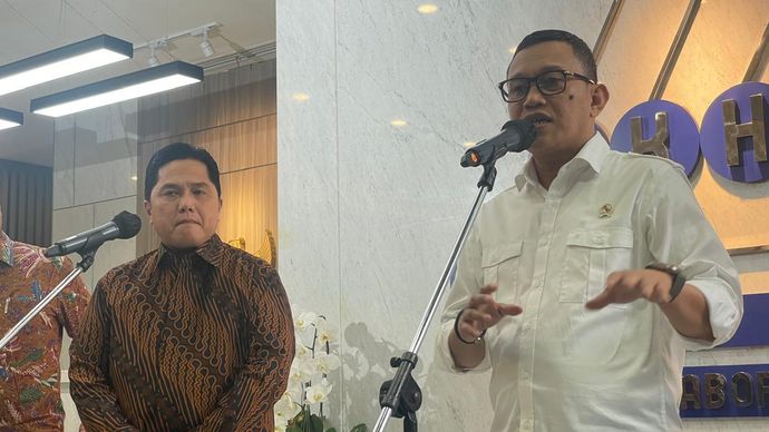 Menteri BUMN Erick Thohir bertemu dengan Menteri Pelindungan Pekerja Migran Indonesia (PPMI) Abdul Kadir Karding di kantor Kementerian BUMN (Ntvnews.id-Muslimin Trisyuliono).