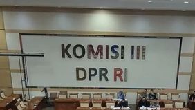 Anggota Komisi III DPR RI, Rudianto Lallo, menyatakan bahwa penetapan Sekretaris Jenderal (Sekjen) PDIP, Hasto Kristiyanto, sebagai tersangka oleh Pimpinan KPK yang baru adalah bagian dari upaya menyelesaikan perkara yang tertunda dari kepemimpinan K