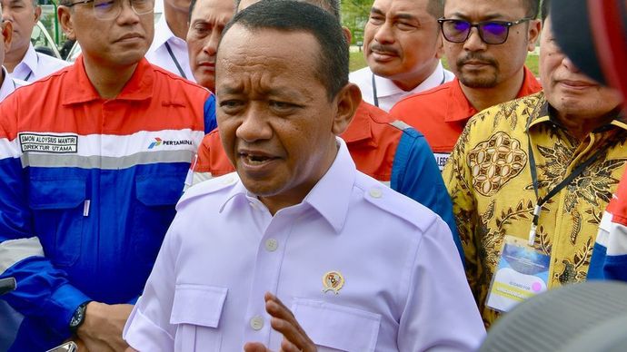 Menteri Energi dan Sumber Daya Mineral (ESDM) Bahlil Lahadalia mengatakan bahwa Indonesia akan menyetop impor bahan bakar minyak (BBM) jenis solar di tahun ini. 