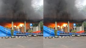 Kebakaran melanda sebuah pendopo di Kantor Kecamatan Bekasi Selatan, Kota Bekasi pada Jumat tadi, 11 Oktober 2024. Hal tersebut menjadi viral di media sosial.