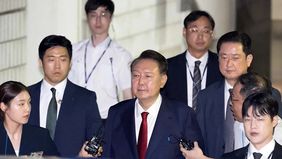 Mahkamah Agung Korea Selatan resmi menguatkan hukuman penjara selama tujuh tahun terhadap mantan Presiden Yoon Suk-yeol dalam perkara upaya menghalangi proses penangkapannya. Putusan tersebut dibacakan melalui siaran langsung pada Kamis, 9 Juli 2026.