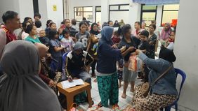 Badan Penanggulangan Bencana Daerah (BPBD) Provinsi DKI Jakarta merespons cepat dalam menangani dampak banjir yang melanda Jakarta Utara.