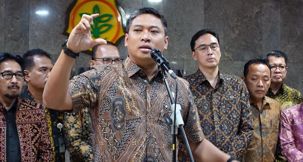 Wakil Menteri Pertanian (Wamentan) Sudaryono mengumpulkan pelaku industri sawit nasional mulai dari perusahaan refinery, eksportir, asosiasi petani, hingga BUMN perkebunan. <b>(Ntvnews.id-Muslimin Trisyuliono)</b>