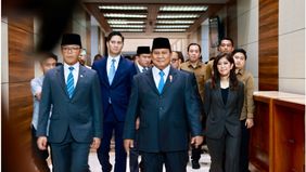 Menteri Pertahanan sekaligus Presiden Terpilih Prabowo Subianto buka suara soal kabinetnya yang dinilai gemuk dibanding Kabinet Indonesia Maju milik Presiden Joko Widodo (Jokowi).