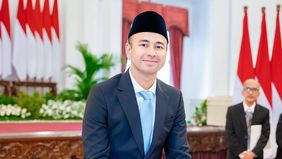 Presenter kondang Raffi Ahmad, resmi dilantik oleh Presiden Prabowo Subianto untuk mengisi posisi Bidang Pembinaan Generasi Muda dan Pekerja Seni di Istana Kepresidenan Jakarta pada hari Selasa, 22 Oktober 2024.