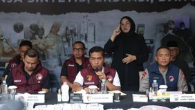 Direktorat Tindak Pidana Narkoba Bareskrim Polri, bersama Polda Jawa Timur dan Direktorat Interdiksi Narkotika Bea Cukai, berhasil mengungkap pabrik narkoba terbesar di Indonesia