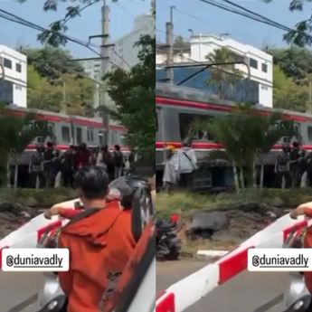 Terpopuler: Penumpang Dihantam Kereta di Mangga Dua, Mitos Pakai Baju Warna Hijau di Pantai Selatan Jawa