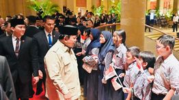 Warga dan Pelajar Indonesia di Singapura Antusias Sambut Kedatangan Presiden Prabowo