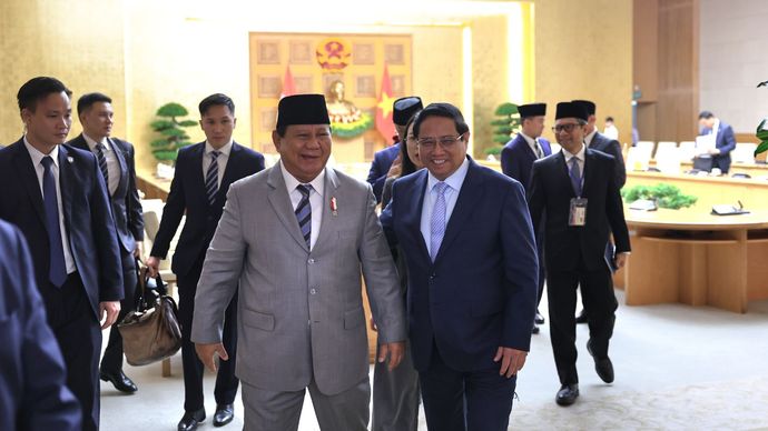 Menhan Prabowo Bertemu PM Vietnam