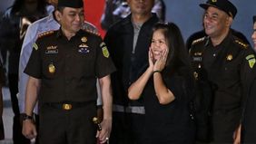 Terpidana mati dalam kasus penyelundupan narkoba, Mary Jane Veloso, diberangkatkan dari Lembaga Pemasyarakatan Perempuan (LPP) Kelas II-A Pondok Bambu, Jakarta, menuju Bandara Soekarno-Hatta, Tangerang, Banten, sebelum dipulangkan ke Filipina.