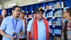 Wakil Gubernur (Wagub) DKI Jakarta, Rano Karno menghadiri Festival Literasi dan Iklim 2025 yang digelar di Taman Literasi Martha Christina Tiahahu, Blok M, Jakarta Selatan, Minggu, 21 September 2025.