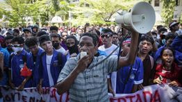 Mahasiswa Timor Leste Lakukan Demontrasi Ricuh daan Bentrok dengan Polisi