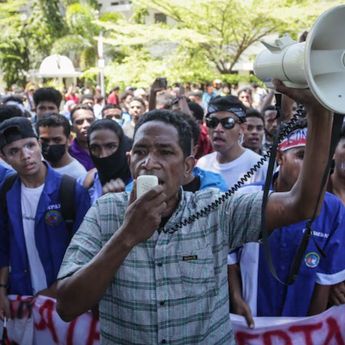 Mahasiswa Timor Leste Lakukan Demontrasi Ricuh daan Bentrok dengan Polisi