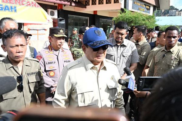 Presiden Prabowo tinjau lokasi bencana di Sumatera
