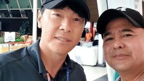 Anggota Exco NOC Indonesia, Hifni Hasan, menyatakan bahwa pelatih Timnas Indonesia, Shin Tae Yong, tetap tenang menanggapi kritik terkait pemain naturalisasi.