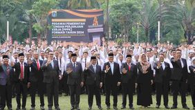 Gubernur DKI Jakarta, Pramono Anung, melantik 2.703 Pegawai Pemerintah dengan Perjanjian Kerja (PPPK) Tahap I Formasi 2024 di halaman Balai Kota Jakarta, Kamis, 21 Agustus 2025.