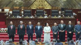 Ketua DPR RI Puan Maharani memimpin  Rapat Paripurna Penutupan Masa Persidangan I Tahun Sidang 2024-2025 DPR. Dalam sambutannya, ia menyinggung soal proses pelaksanaan Pilkada 2024 hingga isu PHK massal yang terjadi belakangan di Indonesia.