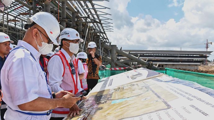 Menteri Perhubungan Budi Karya Sumadi tinjau bandara IKN