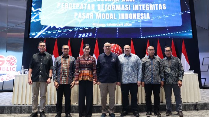 Jajaran pimpinan OJK, BEI, dan Danantara dalam konferensi pers di Gedung Bursa Efek Indonesia./Ist